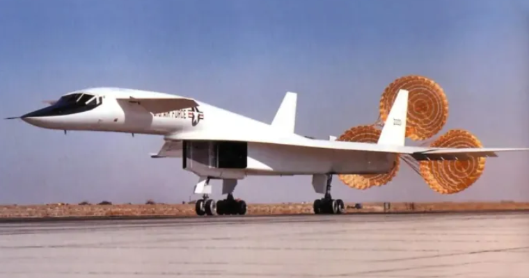Exploring the Fastest Mach 3 Supersonic Residence in America: The XB-70 Valkyrie
